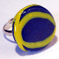 anillo de fimo azul y amarillo
